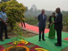 Prof. (Dr.) Tanuja Manoj Nesari, CEO ,NMPB, explaining to Hon’ble President of India Shri Ram Nath Kovind and His Royal Highness Prince Charls about Medicinal uses of Magnolia champaca ( Champa) and many other important Medical Plants at President house.