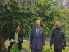 Prof. (Dr.) Tanuja Manoj Nesari, CEO ,NMPB, explaining to Hon’ble President of India Shri Ram Nath Kovind and His Royal Highness Prince Charls about Medicinal uses of Magnolia champaca ( Champa) and many other important Medical Plants at President house.
