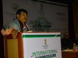 Shri Manoj Tiwari Hon. MP (LS), Presents his speech during the International Symposium on Drafting National Policy on Medicinal and Aromatic Plants of India on 19-20th January 2017 at ICAR,NASC Complex,Pusa New Delhi